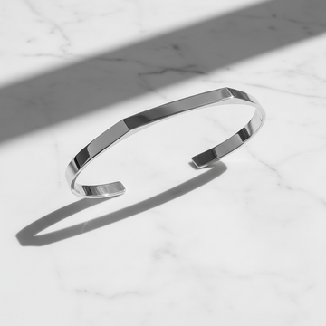 UNISIZE SIGNET CUFF - Sharp Edges
